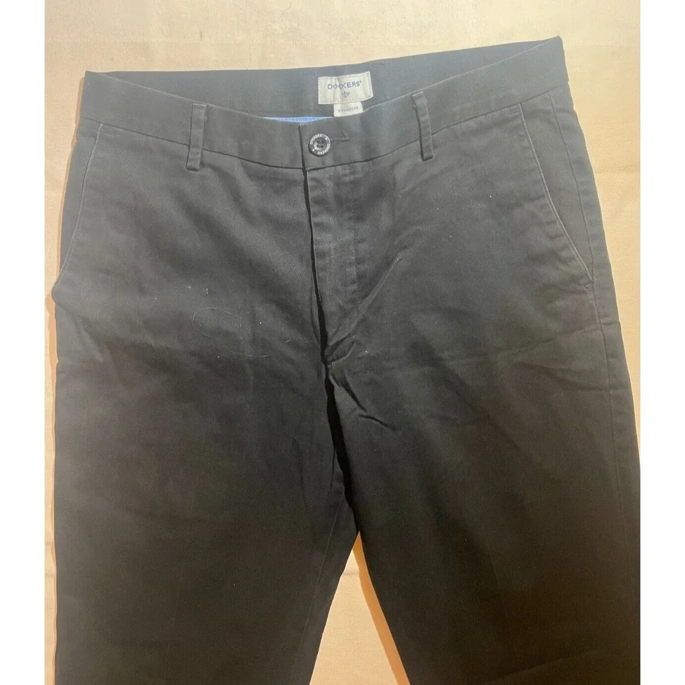 DOCKERS SZ 32 x 32 Black Straight Fit Mens Pants E7